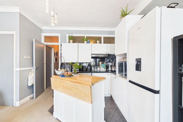 Flat 32, Harbourside Court,, Hawkers Avenue, Devon photo 4