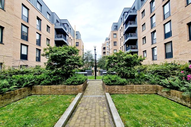 Denman Avenue, Southall photo 3