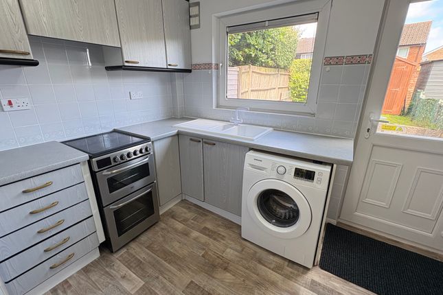 9 Coronet Close, Crawley photo 4