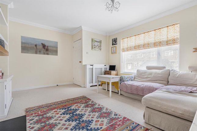 6, Norwood Close, Hertford photo 4