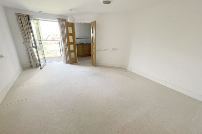 53 Mandeville Court, Darkes Lane, Potters Bar photo 3