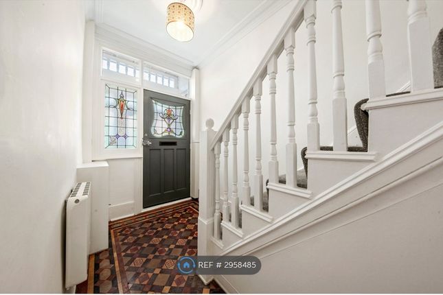 Melbourne Avenue, London photo 2