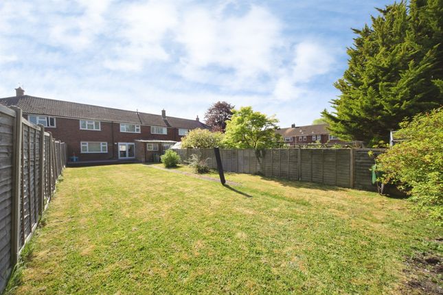 8, Knights Close, DUNSTABLE photo 3