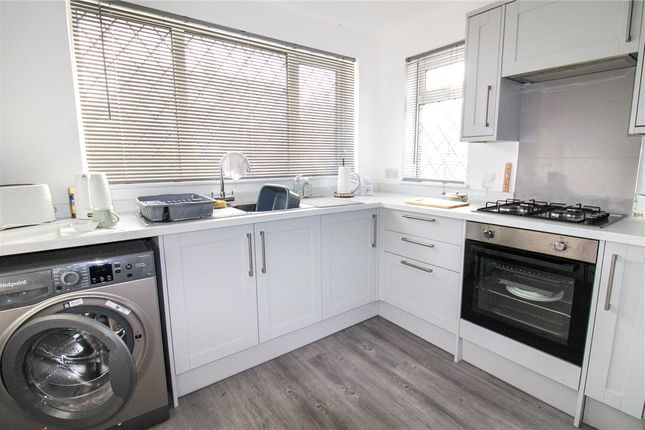 13, Parkway, Keighley photo 3