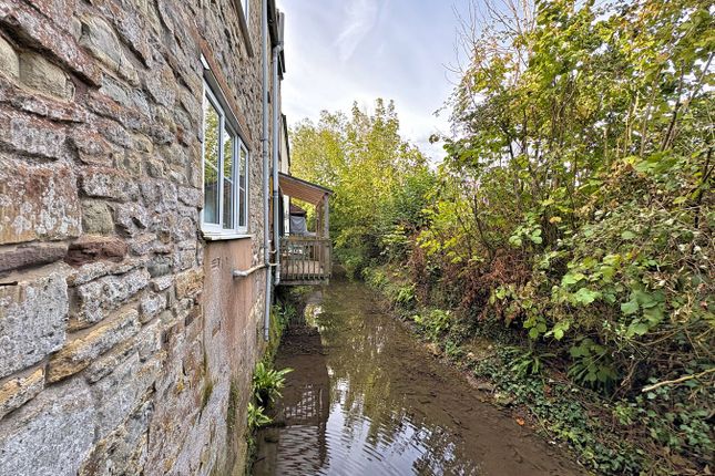 6, The Walk, Kingswood, Wotton-under-Edge photo 3