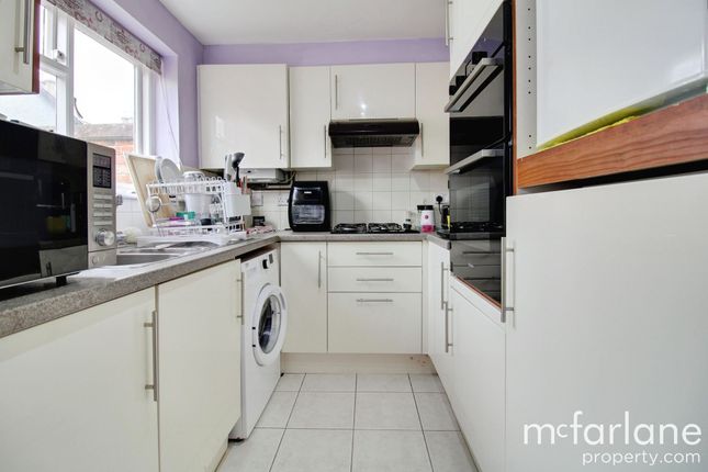 35 Exeter Street, Swindon photo 4