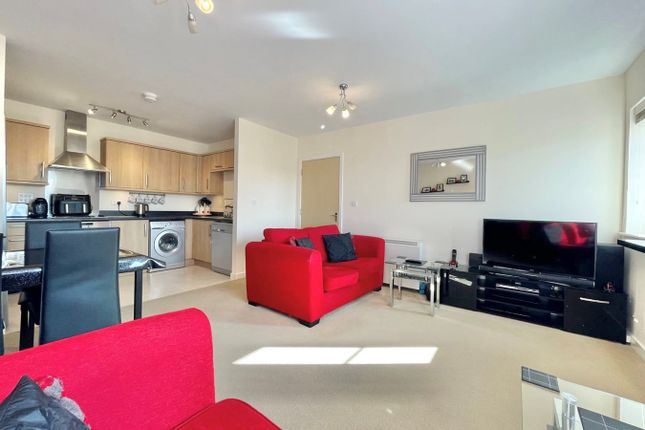 Flat for sale in Kingswood Place, Norwich Avenue West, Bournemouth