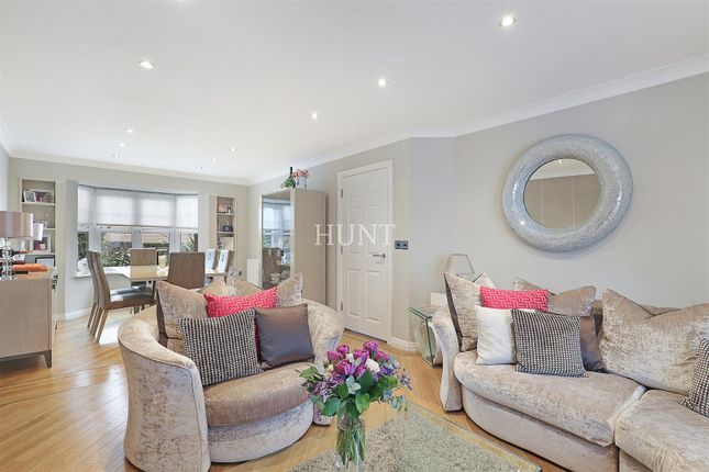 14, Hazel Lane, Woodford Green photo 4