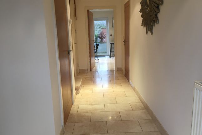 33, Cheadle photo 5