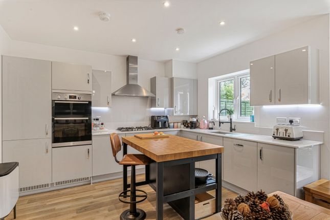 77, Holland Gardens, London photo 4