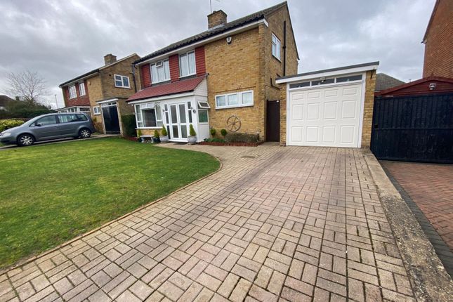 Detached house for sale in Parkland Drive, Luton