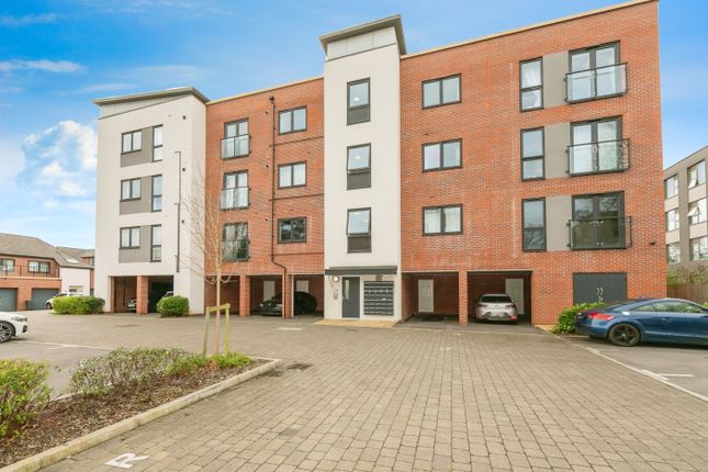 Flat for sale in 1 Elvian Close, Reading