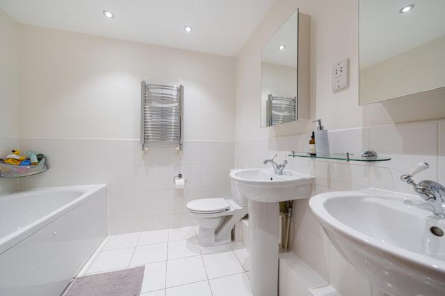 Flat for sale in Thyme Court, Holders Hill Road