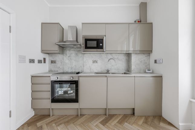 73 Comeragh Road, Greater London photo 4
