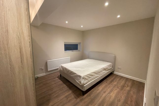 Room to rent in Corporation Street, Rotherham