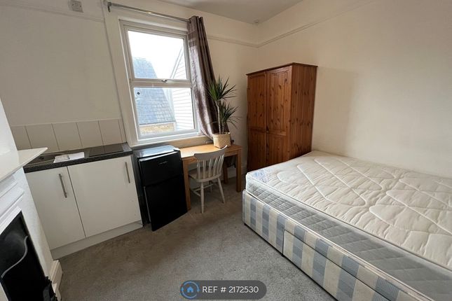 Thumbnail Room to rent in Baker Street, Weybridge