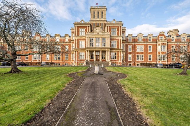 Flat for sale in Royal Earlswood Park, Redhill, Surrey