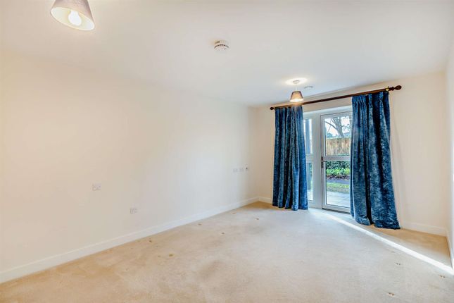 Flat for sale in Kingfisher Court, South Street, Taunton