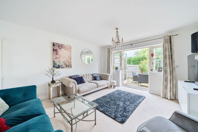 8 Taylors Yard, Winchester photo 2