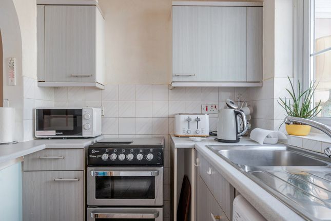 57B,, Slade Road, Ottershaw photo 4