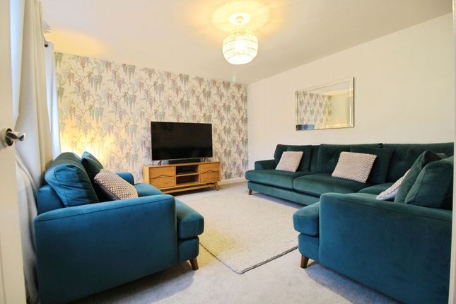 54 Hitchings, Swindon photo 4