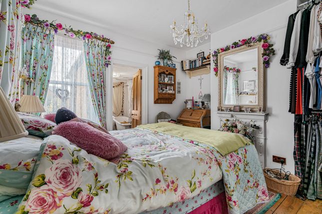 38, Ecton Road, Surrey photo 4