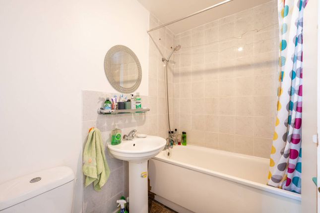 Flat for sale in Harlesden Gardens, Harlesden, London