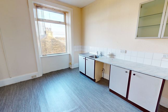 Flat to rent in Otley Road, Undercliffe, Bradford