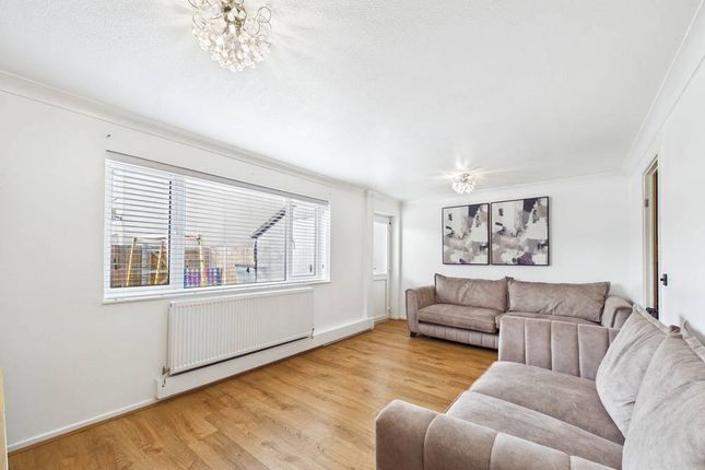 10, Rangoon Close, Essex photo 4