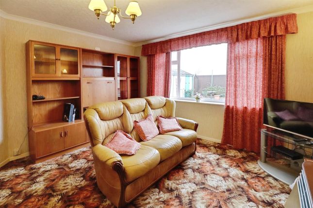 9, Anderson Close, Crewe photo 2