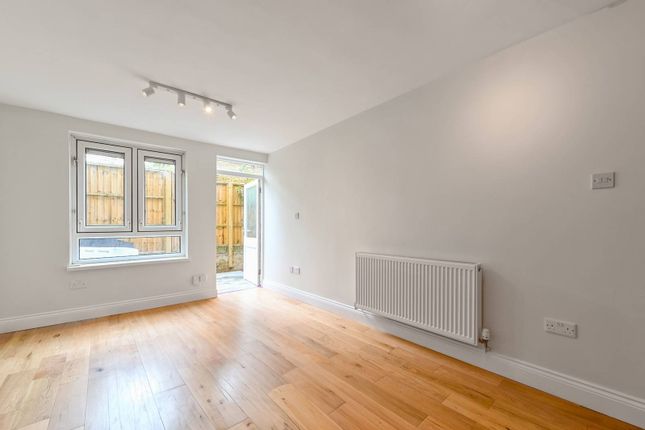 Thumbnail Flat to rent in Vaynor House, Holloway, London
