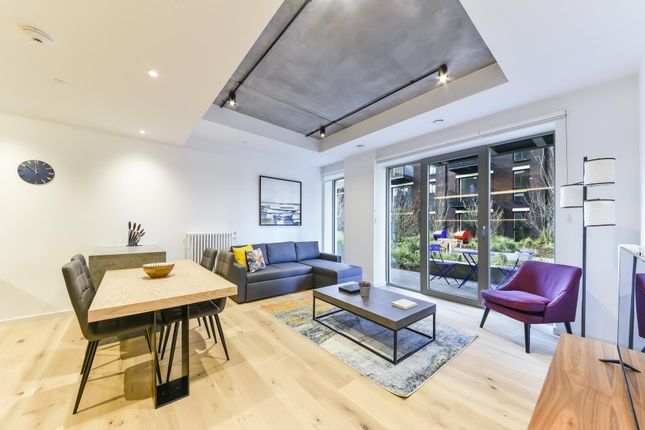 Flat for sale in Douglass Tower, Goodluck Hope, London