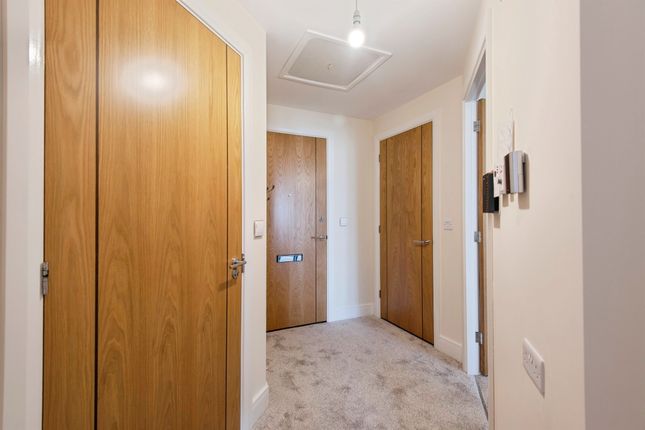 45, Goodes Court, Royston photo 2