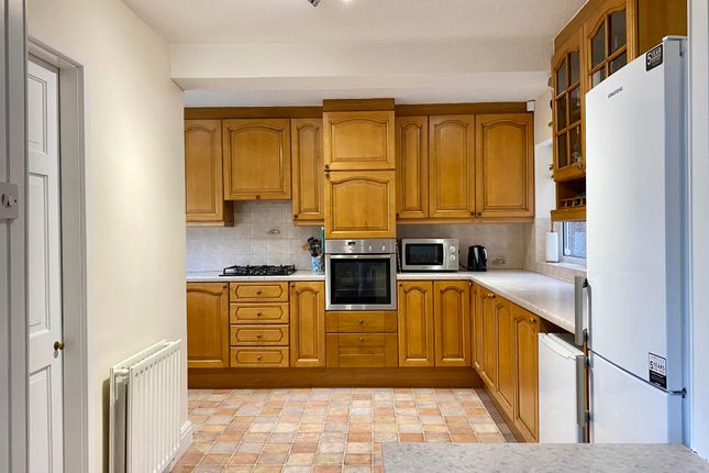 46, Roper Avenue, LEEDS photo 2