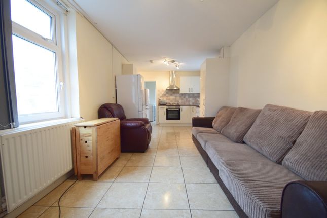 5-bed terraced on Dogfield Street, Cardiff, £2,500/mo