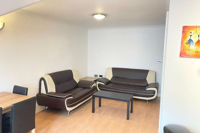 Second Floor Flat, Flat 5, 71 Lampton Road, Hounslow photo 3