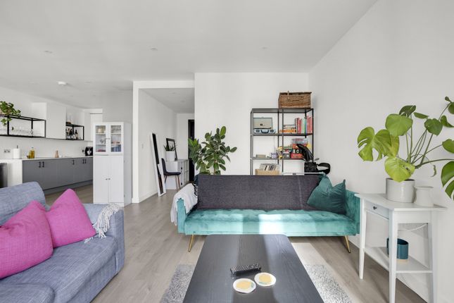 Flat 2121, Willowbrook House, London photo 4