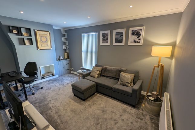 131A Wellington Street, Luton, Bedfordshire photo 2