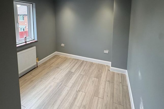 1, Bain Avenue, Camberley photo 3