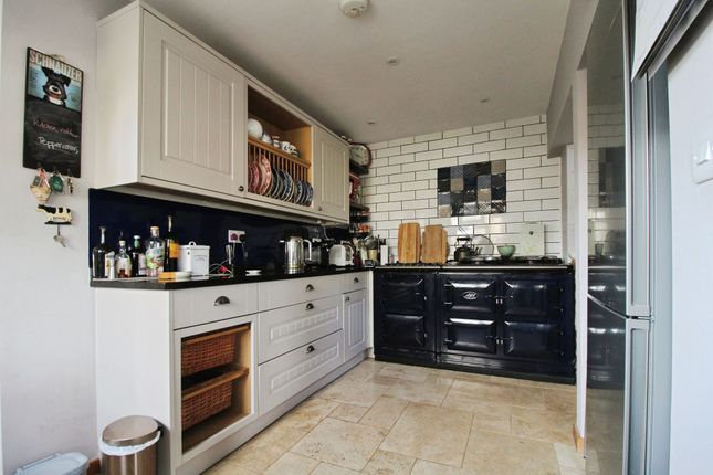 16 Common Hill, Swindon photo 3