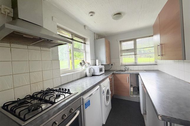 9, Gorse Avenue, Mossley photo 3