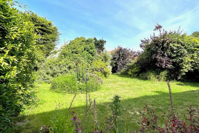 27, The Grove, Burnham-On-Sea photo 2