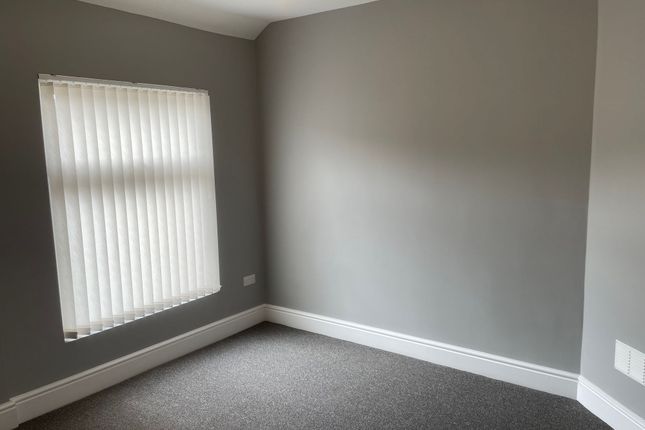 15 Gower Street, Neath photo 4