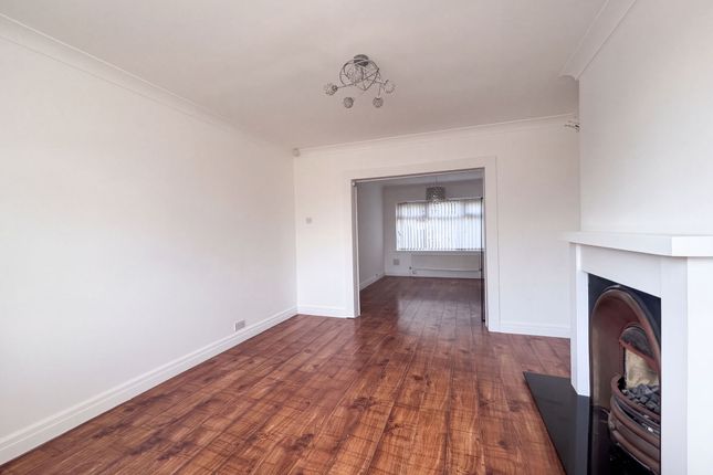 21 Greenacre Lane, Manchester photo 3