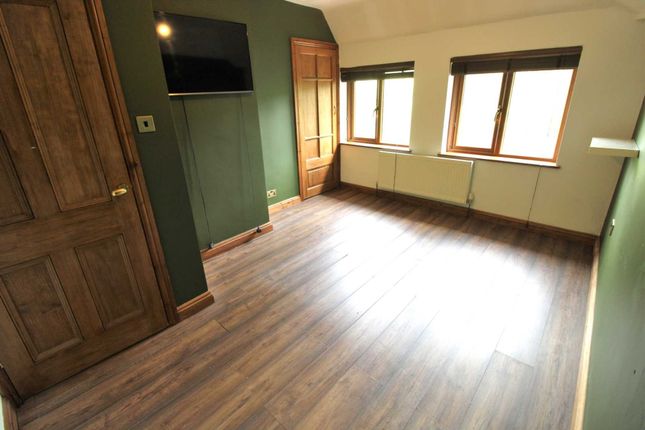 18 Withies Road, Stoke-On-Trent photo 4