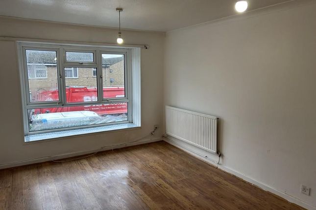32, Rosslyn Close, Hayes photo 2