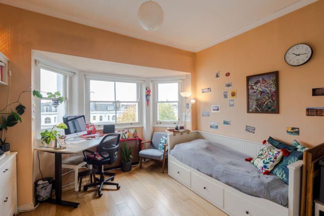 Flat 28, Pinehurst Court 1-3,, Colville Gardens, Notting Hill photo 3