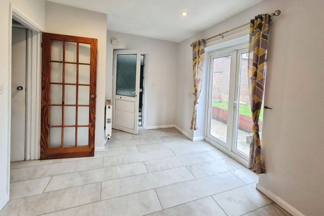 74, Freedom Avenue, Yeovil photo 4