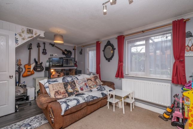 56, Forrester Close, Canterbury photo 3