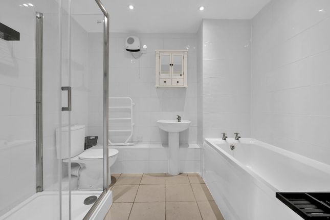9 Nexus Court, London photo 3